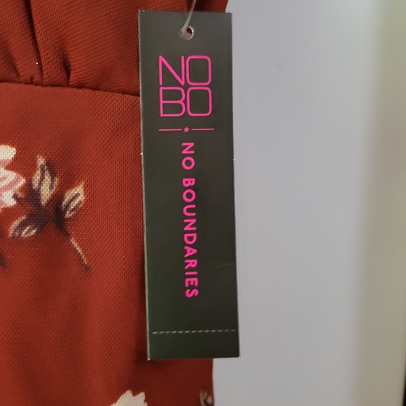 No boundaries short sleeve blouse - Picture 3 of 5